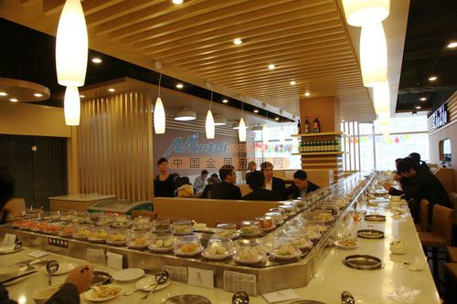 滕州回轉(zhuǎn)火鍋設(shè)備選購的注意事項(xiàng)